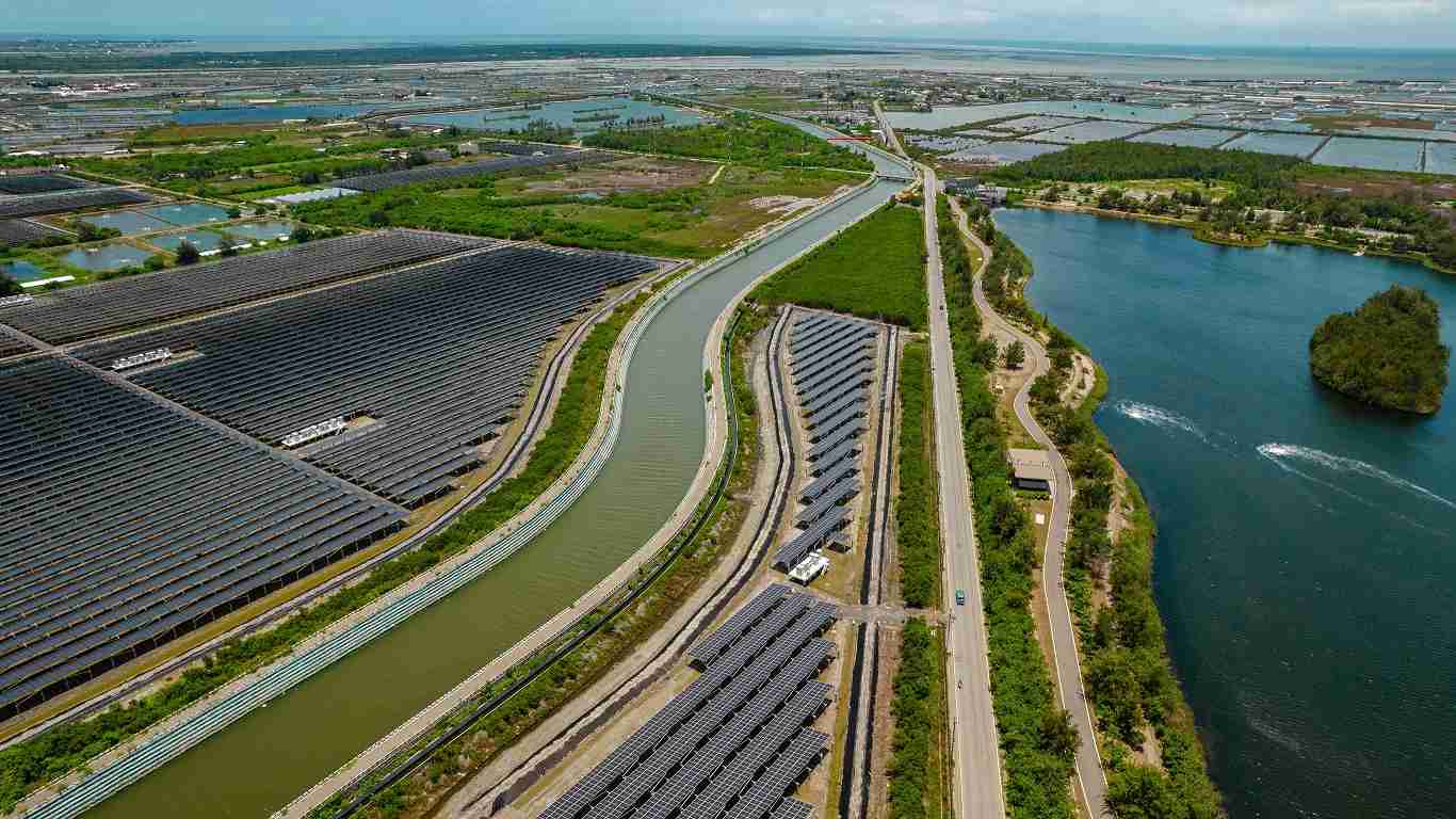 尊龙z6能源事业提供智慧能源管理、、、太阳能监控管理、、全方位电厂建置及运维解决方案，，，，并拥有管理超过6000案场的经验