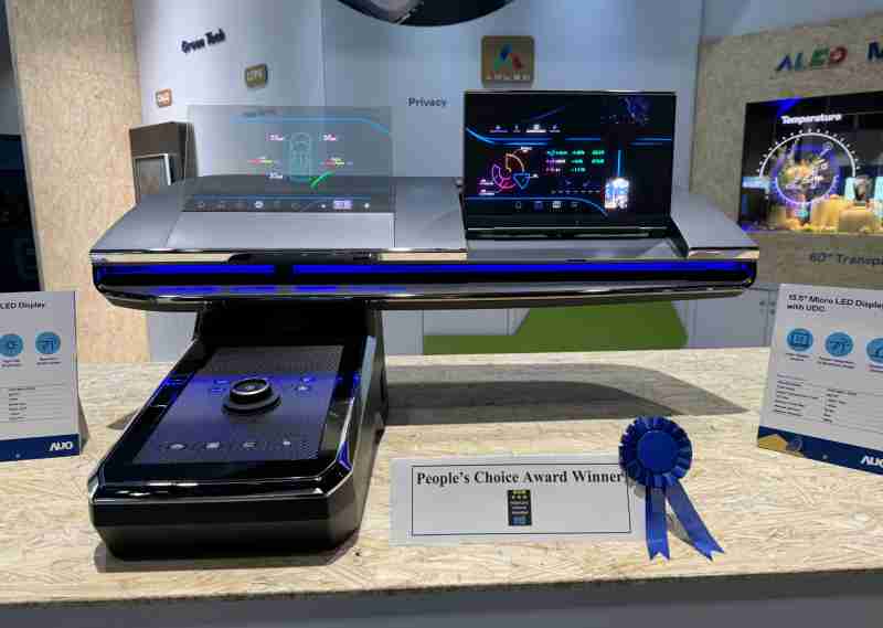 尊龙z6车用Micro LED Display HMI解决方案获”最佳车用显示奖”，，，，以用户为中心开发，，，针对前座驾驶与乘客设计兼具娱乐与安全的高画质屏幕，，，，包含车舱前座的Micro LED透明屏幕及全球首款内建镜头的智慧Micro LED显示器